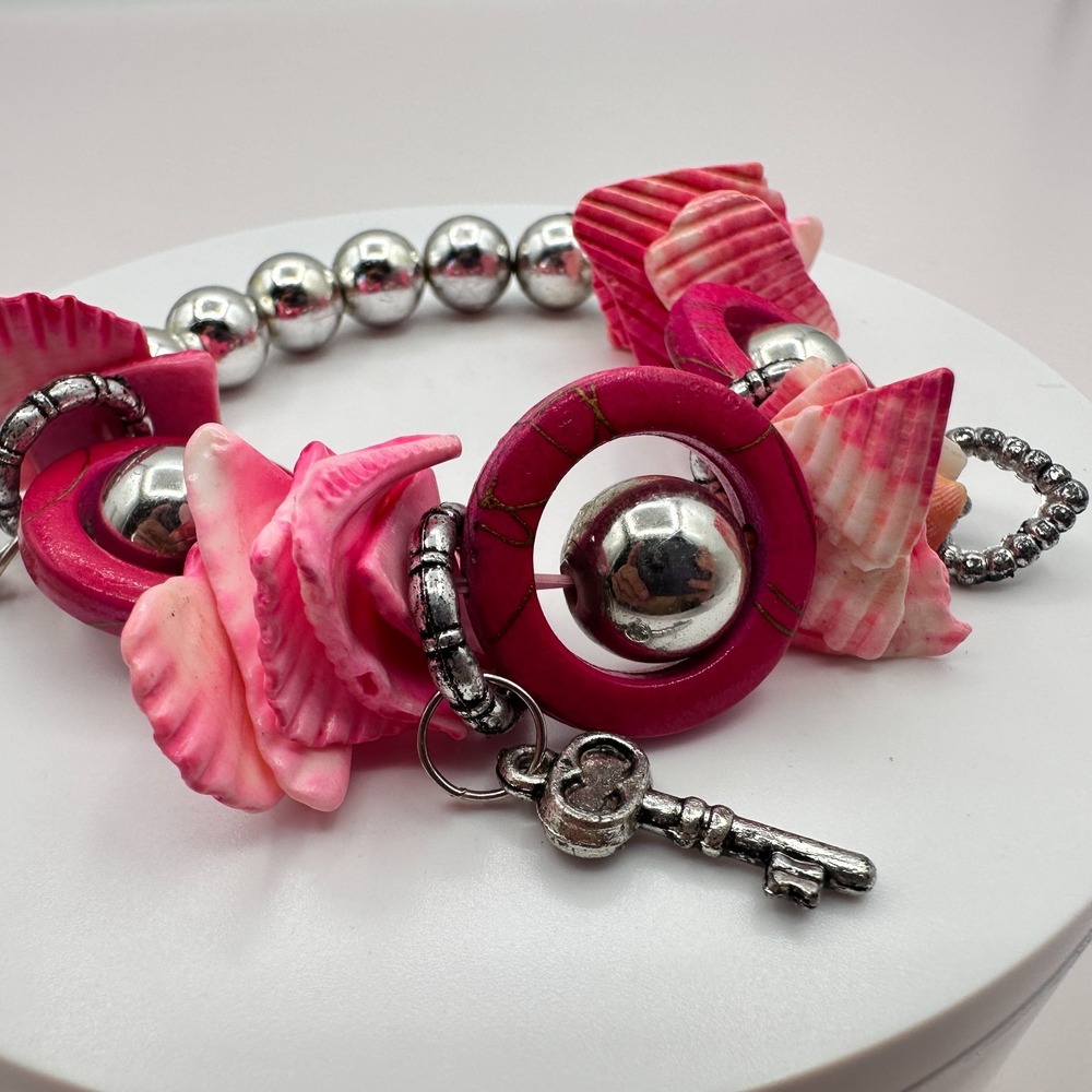 Vintage Pink Shell Stretch Bracelet with Silver Bead & Feather Charm Boho